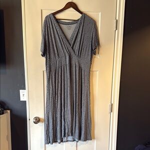 L.L. Bean navy and white summer knit dress
